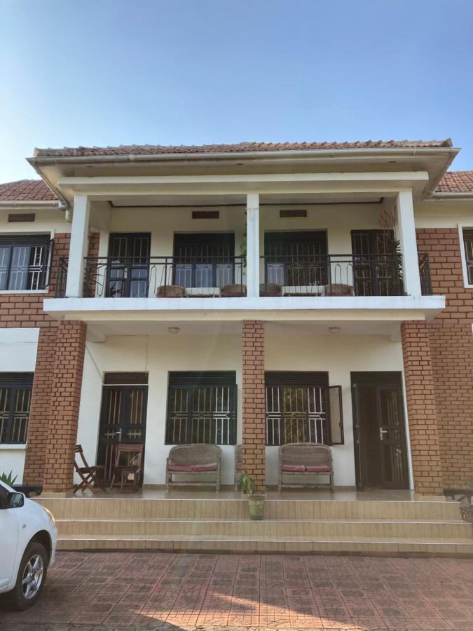 Okra House Hotel Entebbe Exterior photo