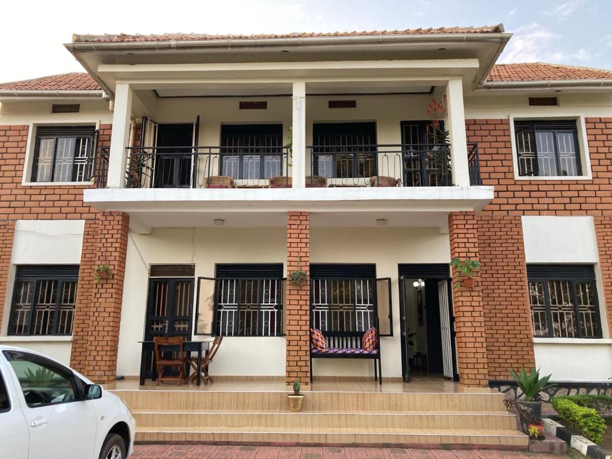 Okra House Hotel Entebbe Exterior photo