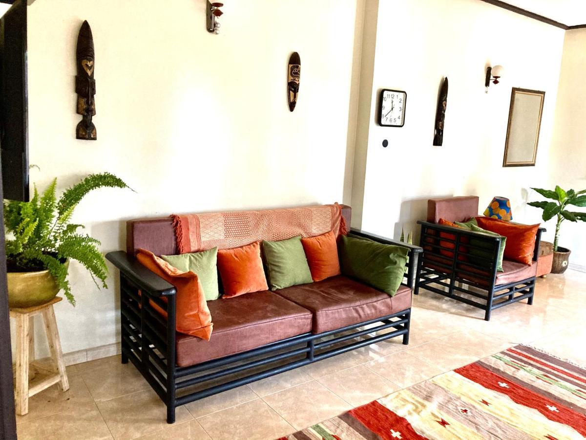 Okra House Hotel Entebbe Exterior photo