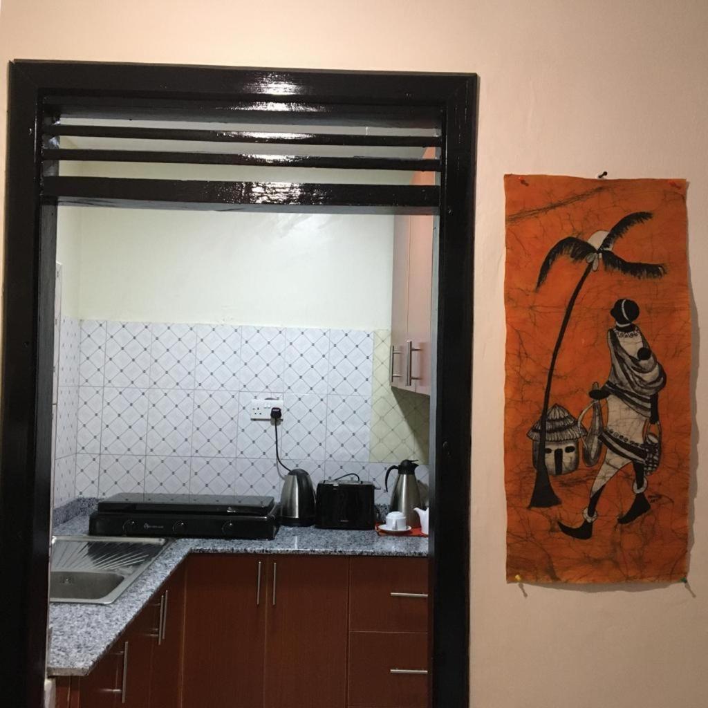 Okra House Hotel Entebbe Exterior photo
