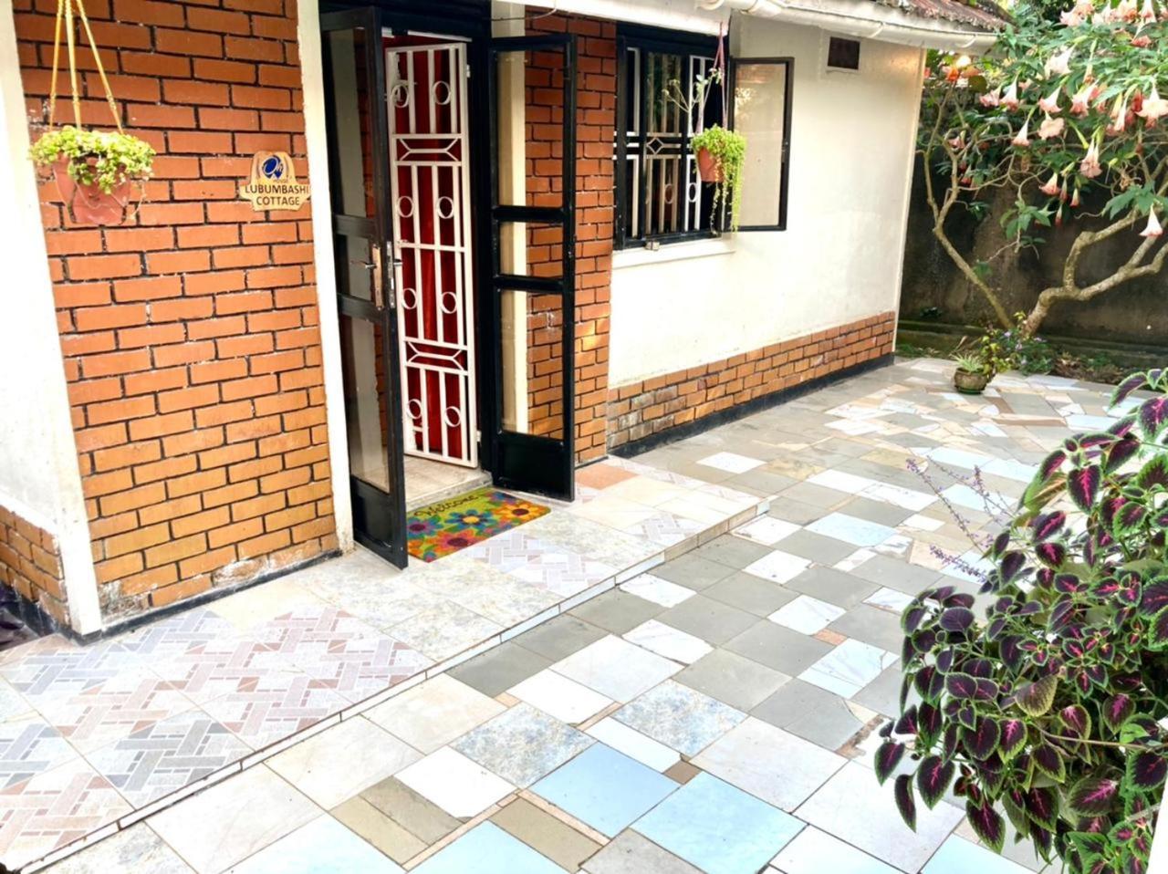Okra House Hotel Entebbe Exterior photo