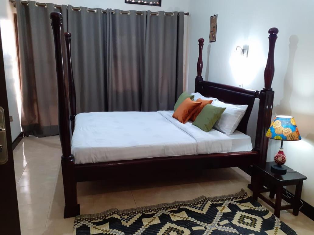 Okra House Hotel Entebbe Exterior photo