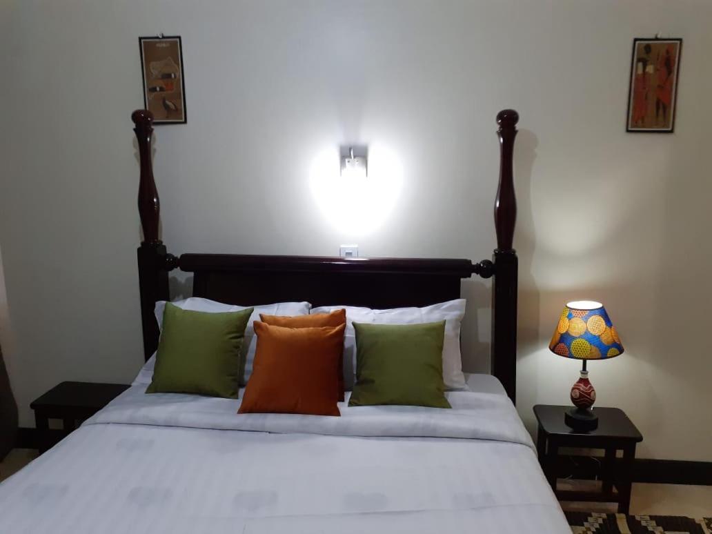 Okra House Hotel Entebbe Exterior photo