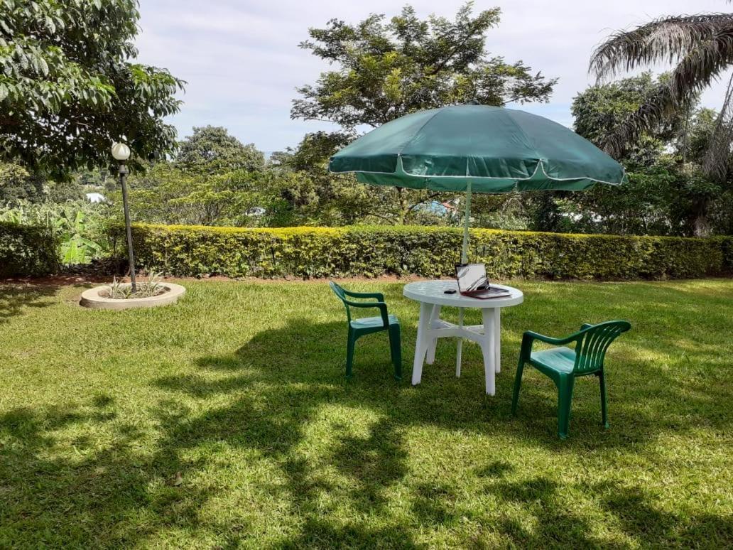 Okra House Hotel Entebbe Exterior photo