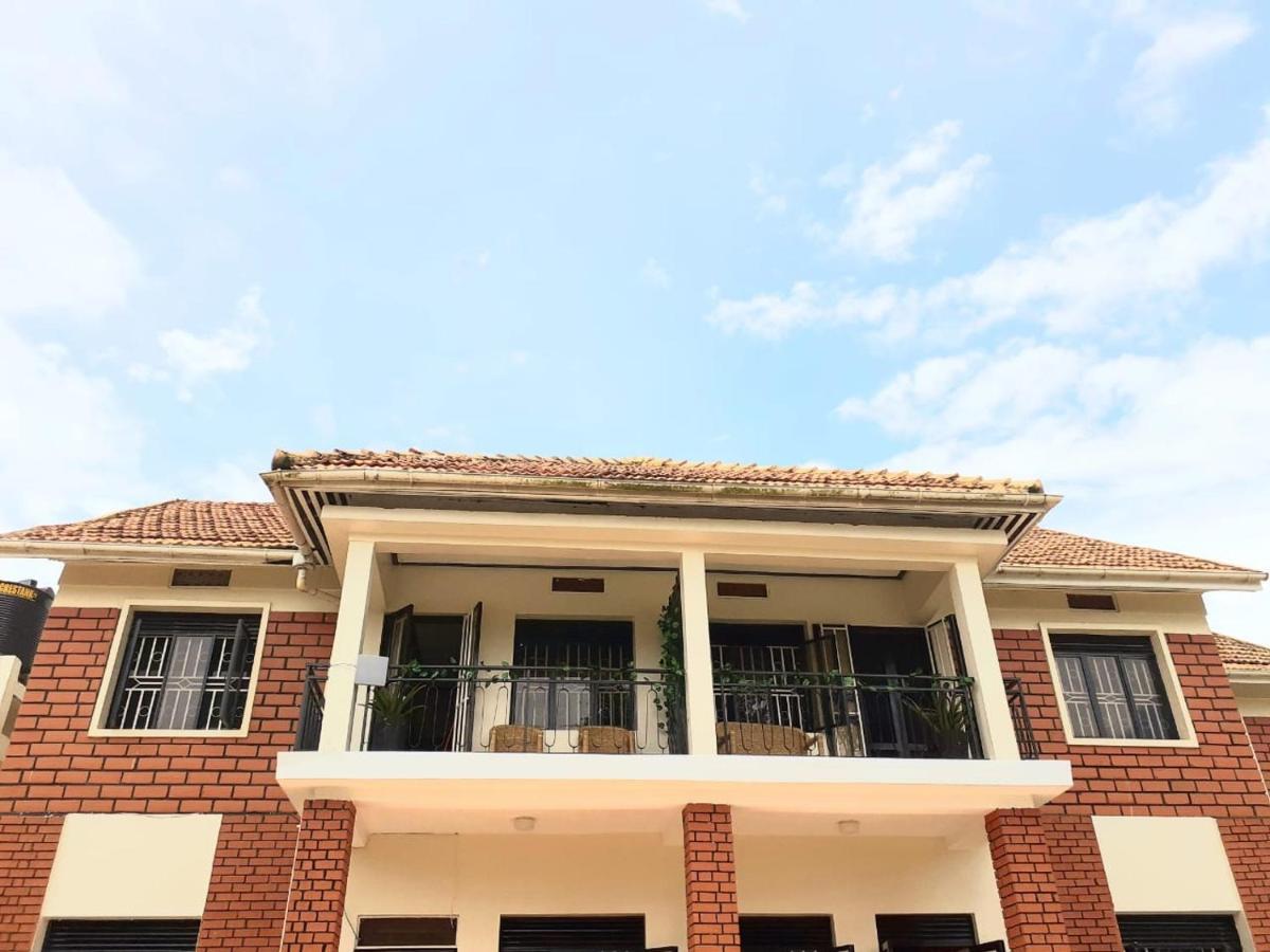 Okra House Hotel Entebbe Exterior photo