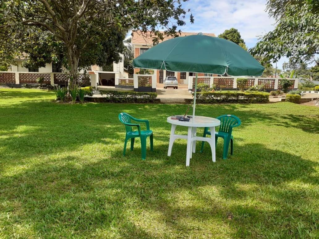 Okra House Hotel Entebbe Exterior photo