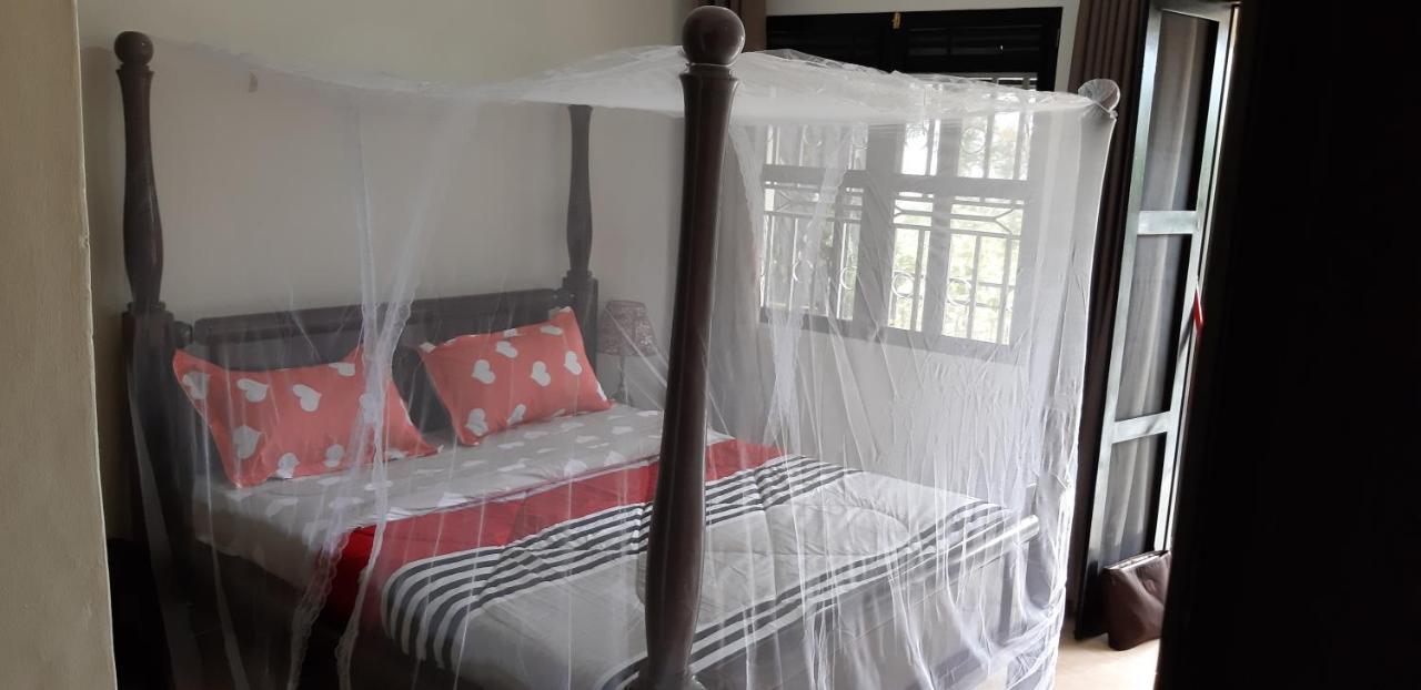 Okra House Hotel Entebbe Exterior photo